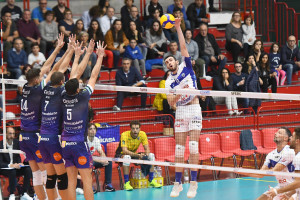 Fabio Bisi contro il muro a tre