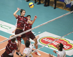 Simoni in attacco