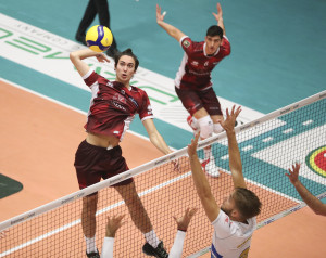Simoni in attacco