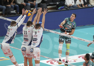 Atanasijevic in attacco fermato a muro da Kovacevic
