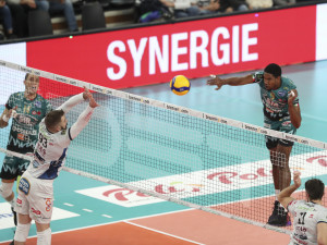  Leon in attacco da seconda linea