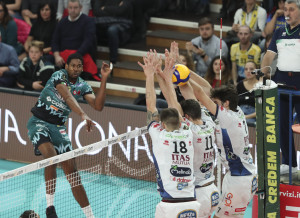 Leon in attacco