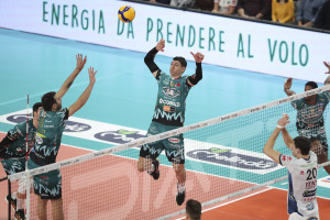 De Cecco serve Podrascanin