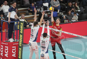 Hirsh in attacco