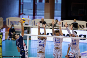 ERIC LOEPPKY RAVENNA ATTACCO MURO TOP VOLLEY CISTERNA