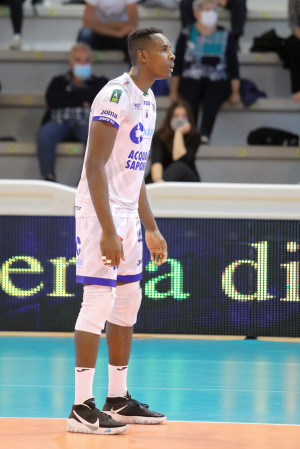 onwuelo top volley