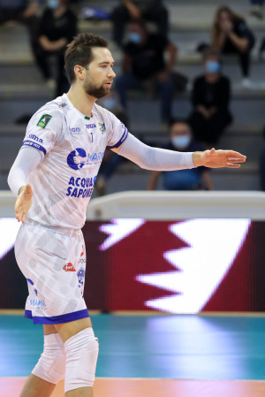 tillie top volley