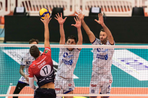 Muro Rossi Seganov Top Volley - Attacco Clevenot Piacenza