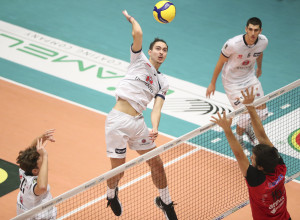 Simoni in attacco