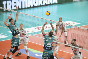 Travica serve un primo tempo per Russo
