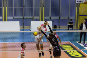 Paolo Fumero Gamma Chimica Brughiero dal centro passa il muro di Filippo Bartoolucci Vigilar Fano