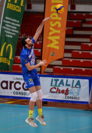 Bisi servizio al salto