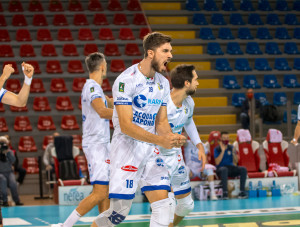 Top Volley Cisterna - Esultanza schiacciatore Luigi Randazzo