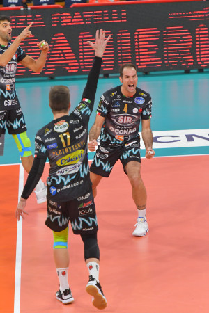 Dragan TRAVICA, esulta con i compagni
