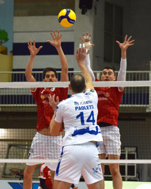Pallonetto di Paoletti su muro di Ristic e Scopelliti