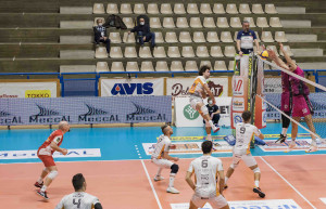 Muro Cuda e Sperandio su attacco di Tallone