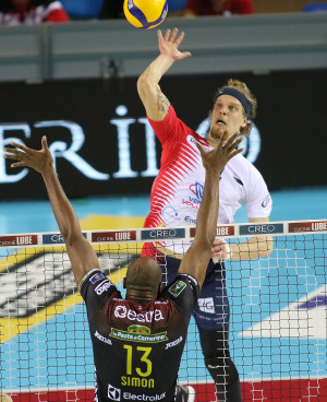 Attacco Donovan Dzavoronok