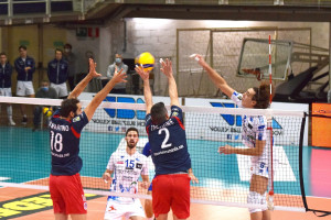Attacco di Ferrini su muro di Coscione e Di Martino