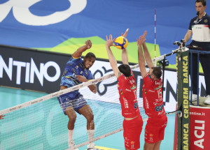 Lucarelli in attacco