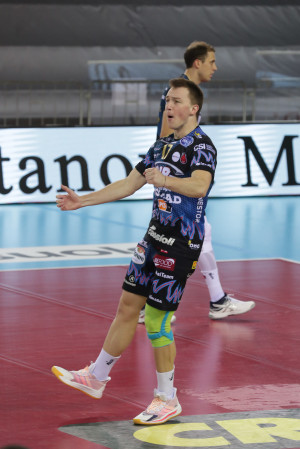 Esulta Oleh Plotnytskyi