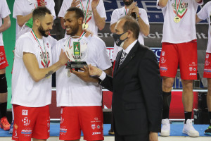 L'MVP Osmany Jantorena condivide il premio con il compagno Leal 