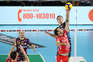 Contrasto a muro. Plotnytskyi contro De Cecco