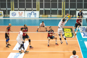 Muro di Zonta su Baciocco che chiude set e partita
