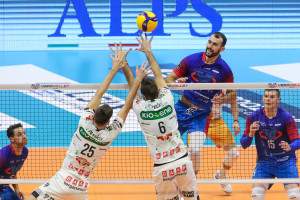 Galassi attacca