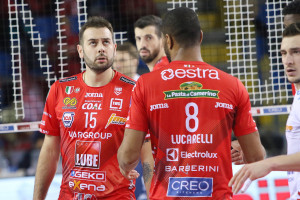 De Cecco guarda il tabellone