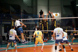Attacca l'opposto De Santis