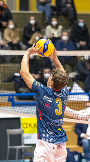 Longo in palleggio