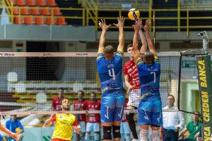 Gitto e Stabrawa a muro su Wojcik