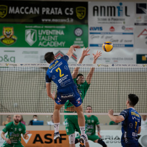 Nicol&ograve; Katalan in fase di attacco