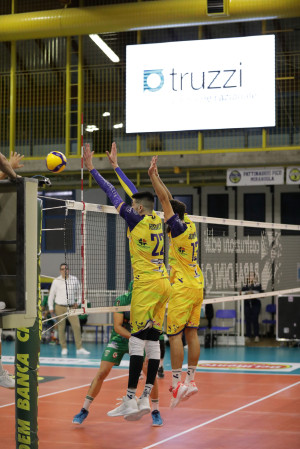 Rossatti e Bombardi a muro