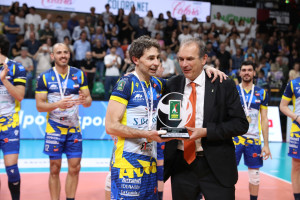 Daniele Sottile premiato dal Presidente della Lega Pallavolo Serie A Massimo Righi
