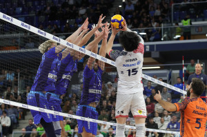 Otsuka attacca in palleggio