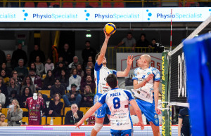 Starace attacca