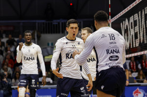 Esultanza Verona tra Darlan Ferreira Souza e Micah Christenson.