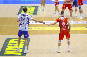 Gesto di intesa tra Leonardo
Scanferla e Martin
Atanasov.