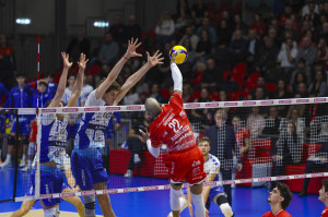 Attacco stretto per Miguel Gutierrez. 