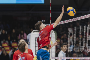 Attacco in riscaldamento del libero di Piacenza, Domenico Pace. 