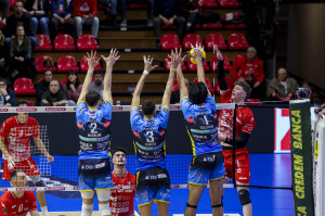 Attacco di Lukas Bergmann contro il muro della Yuasa Battery Grottazzolina. 