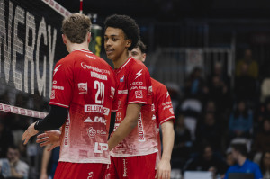 Il dialogo tra Daniel Iyegbekedo e i suoi compagni di squadra.