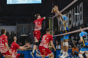 Lukas Bermann contro il muro della Yuasa Battery Grottazzolina.
