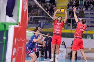 Lusetti pronto a servire la veloce di Sanfilippo