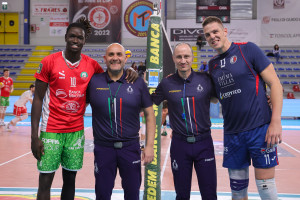 Capitani con la squadra arbitrale