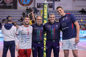 I capitani con la squadra arbitrale