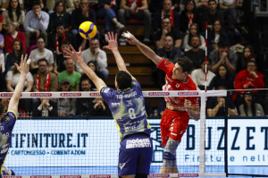 Attacco Efe Mandiraci.