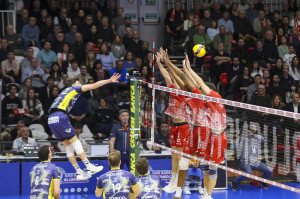 Attacco Luca Porro. 