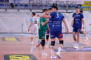 Zonca, autore di 7 aces, esulta con la sua panchina